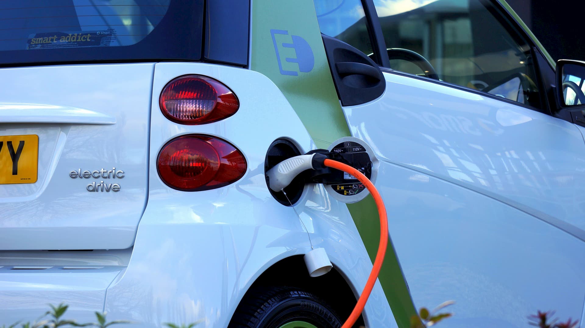 Calling all electric vehicle owners!
